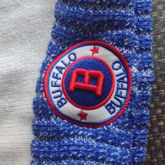 TWO BUFFALO BILLS ADULT KNIT HATS . GOOD CONDITION. ONE WITH EMBLEM. - Picture 2 of 4